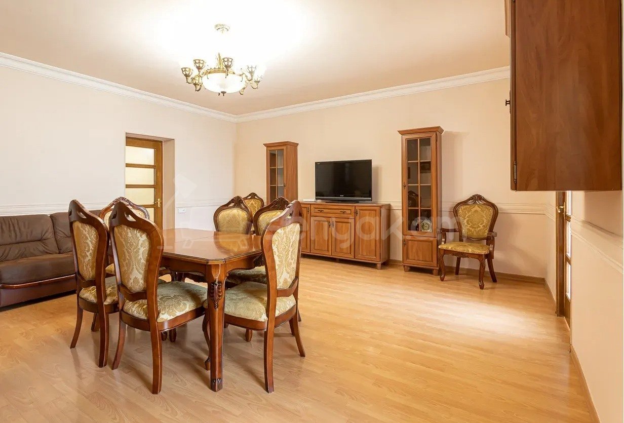 3 Սենյականոց Բնակարան Քարե Շենքում, 75քմ, 2/5 հարկ, Կապիտալ Վերանորոգված