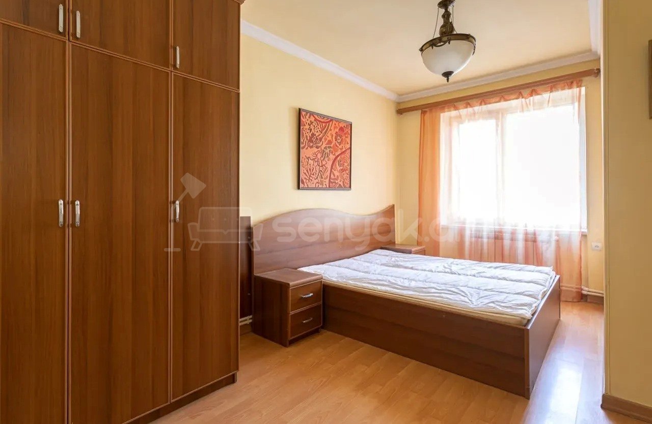 3 Սենյականոց Բնակարան Քարե Շենքում, 75քմ, 2/5 հարկ, Կապիտալ Վերանորոգված