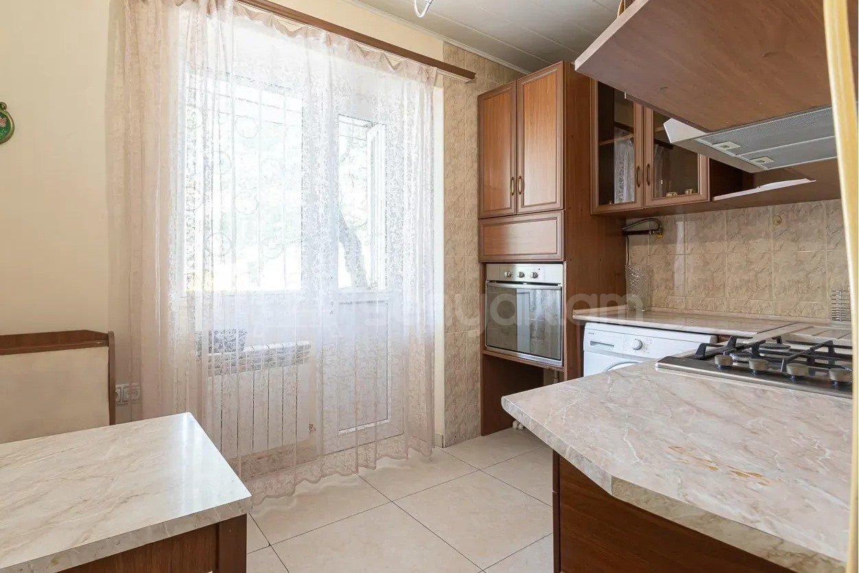 3 Սենյականոց Բնակարան Քարե Շենքում, 75քմ, 2/5 հարկ, Կապիտալ Վերանորոգված