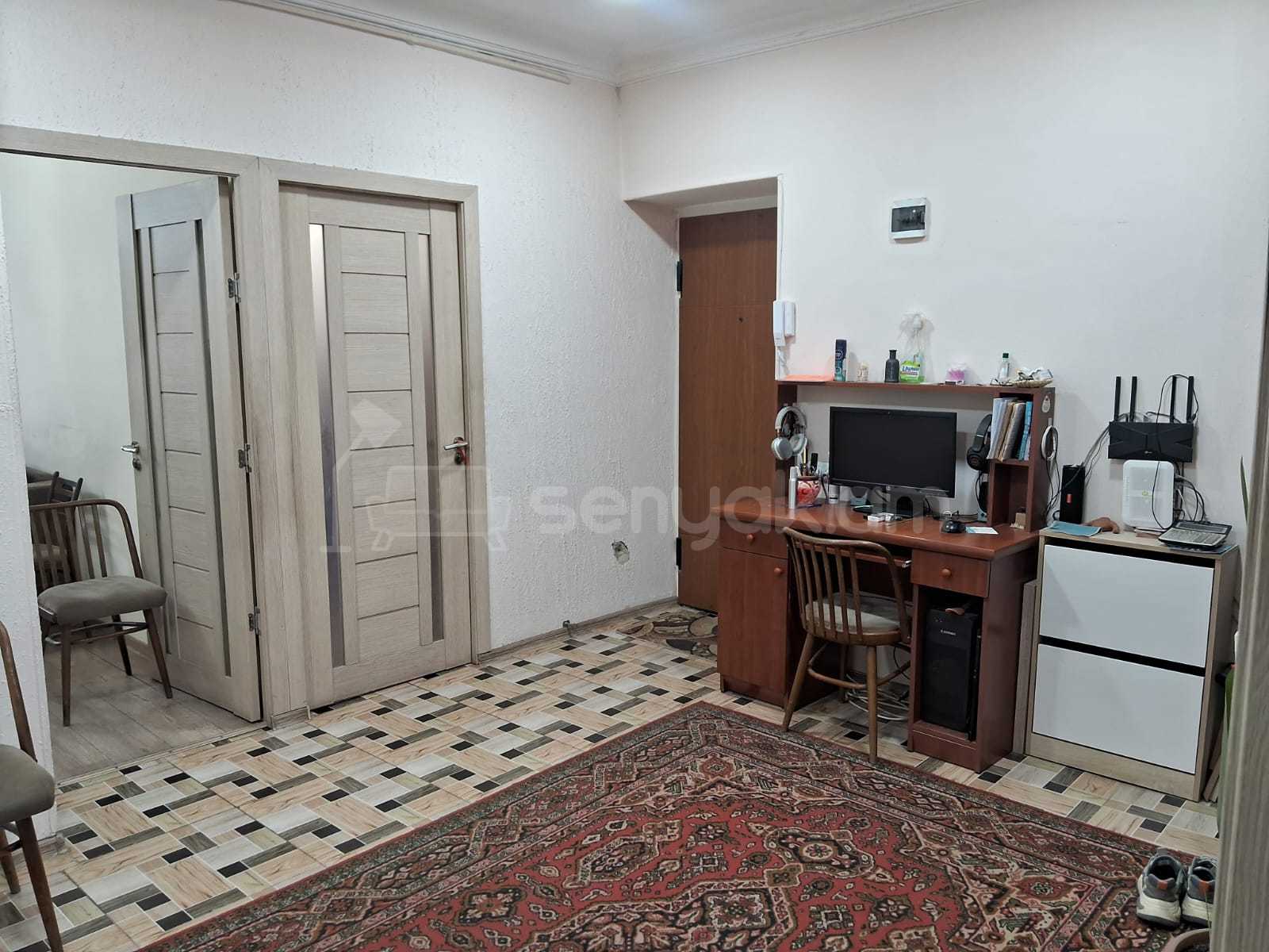 5 Սենյականոց Բնակարան Քարե Շենքում, 107քմ, 4/5 հարկ, Նորմալ Վիճակում