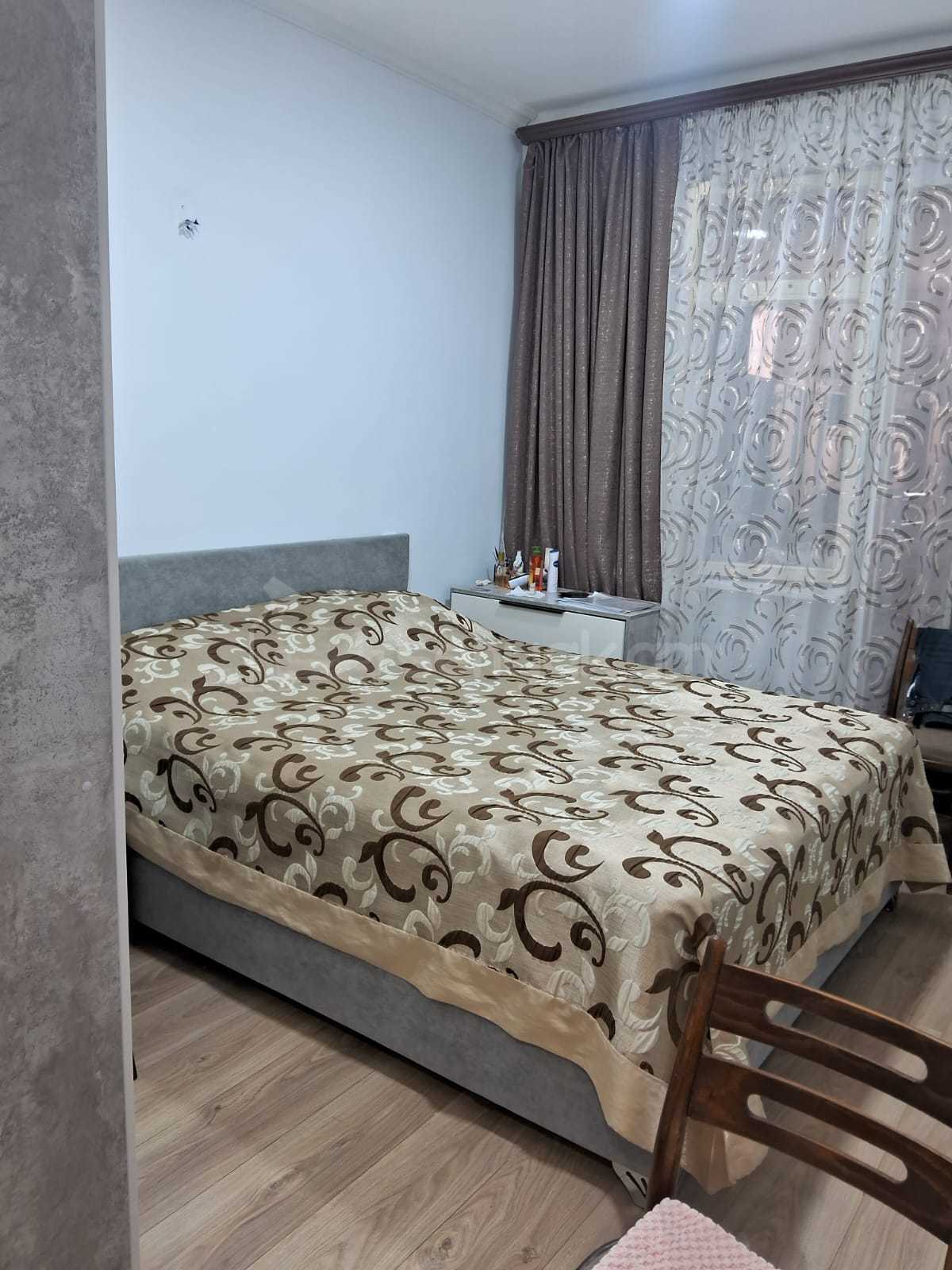 5 Սենյականոց Բնակարան Քարե Շենքում, 107քմ, 4/5 հարկ, Նորմալ Վիճակում