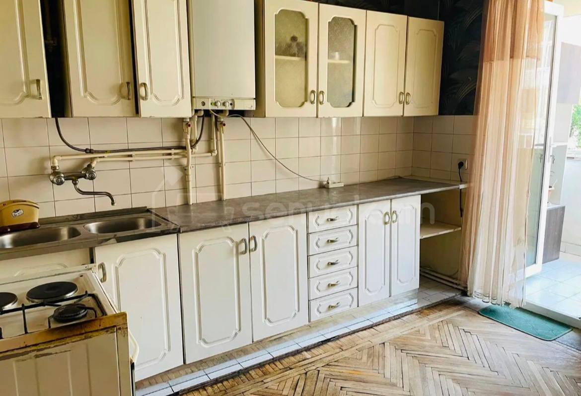 4 Սենյականոց Բնակարան Քարե Շենքում, 101քմ, 4/5 հարկ, Կոսմետիկ Վերանորոգված