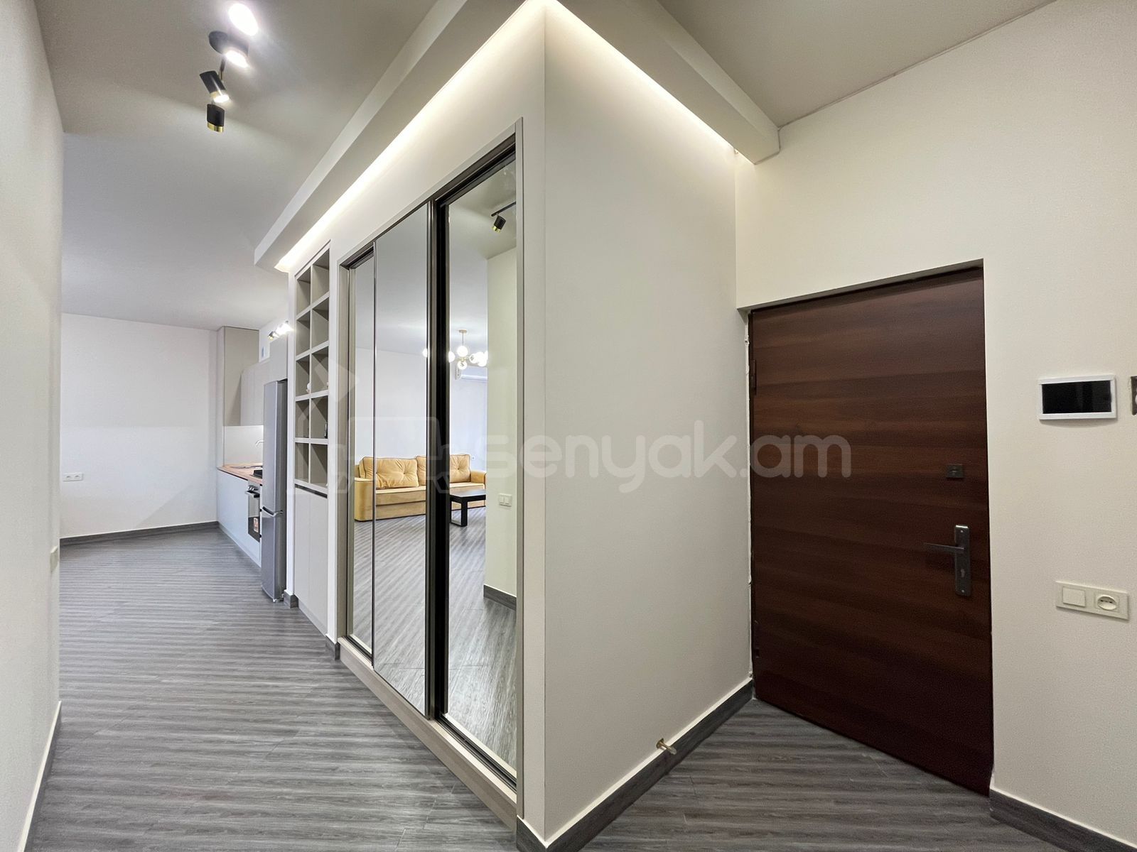 3 Սենյականոց Բնակարան Նորակառույցում, 75քմ, 2/4 հարկ, Կապիտալ Վերանորոգված, Կահավորված, Արևկող