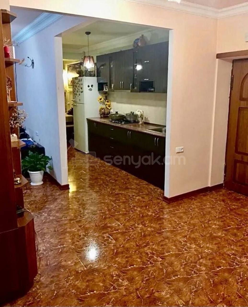 5 Սենյականոց Բնակարան Քարե Շենքում, 124քմ, 5/5 հարկ, Կապիտալ Վերանորոգված