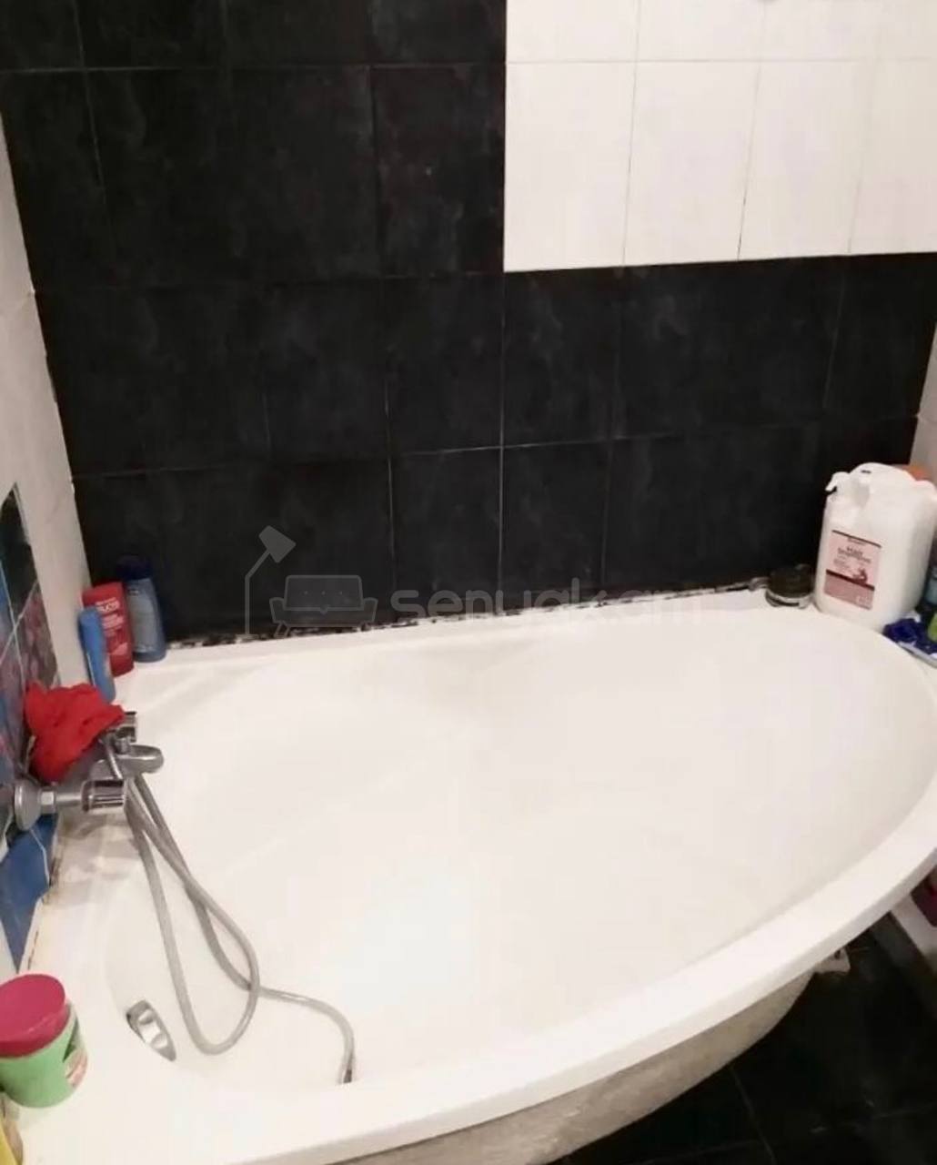 5 Սենյականոց Բնակարան Քարե Շենքում, 124քմ, 5/5 հարկ, Կապիտալ Վերանորոգված