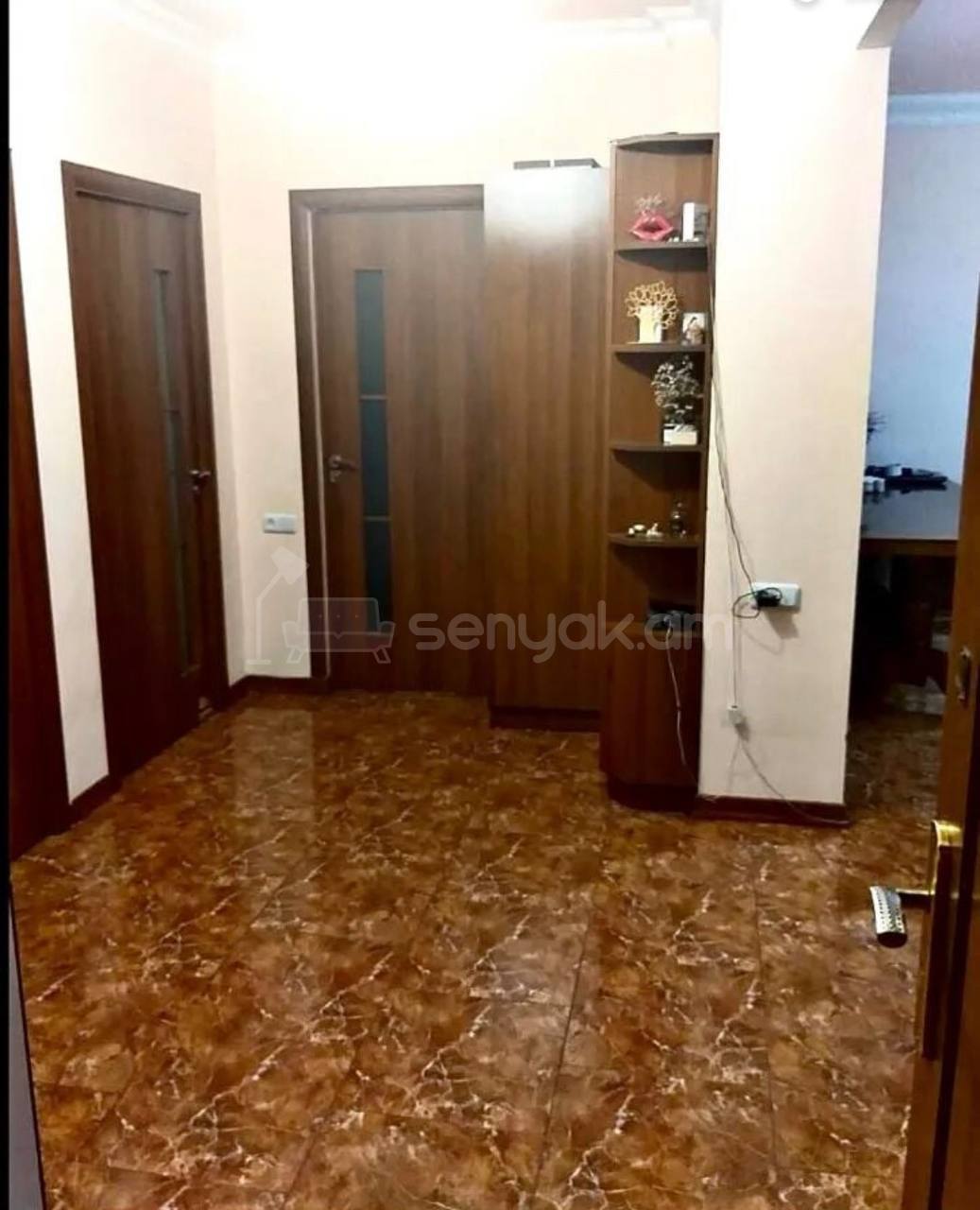 5 Սենյականոց Բնակարան Քարե Շենքում, 124քմ, 5/5 հարկ, Կապիտալ Վերանորոգված