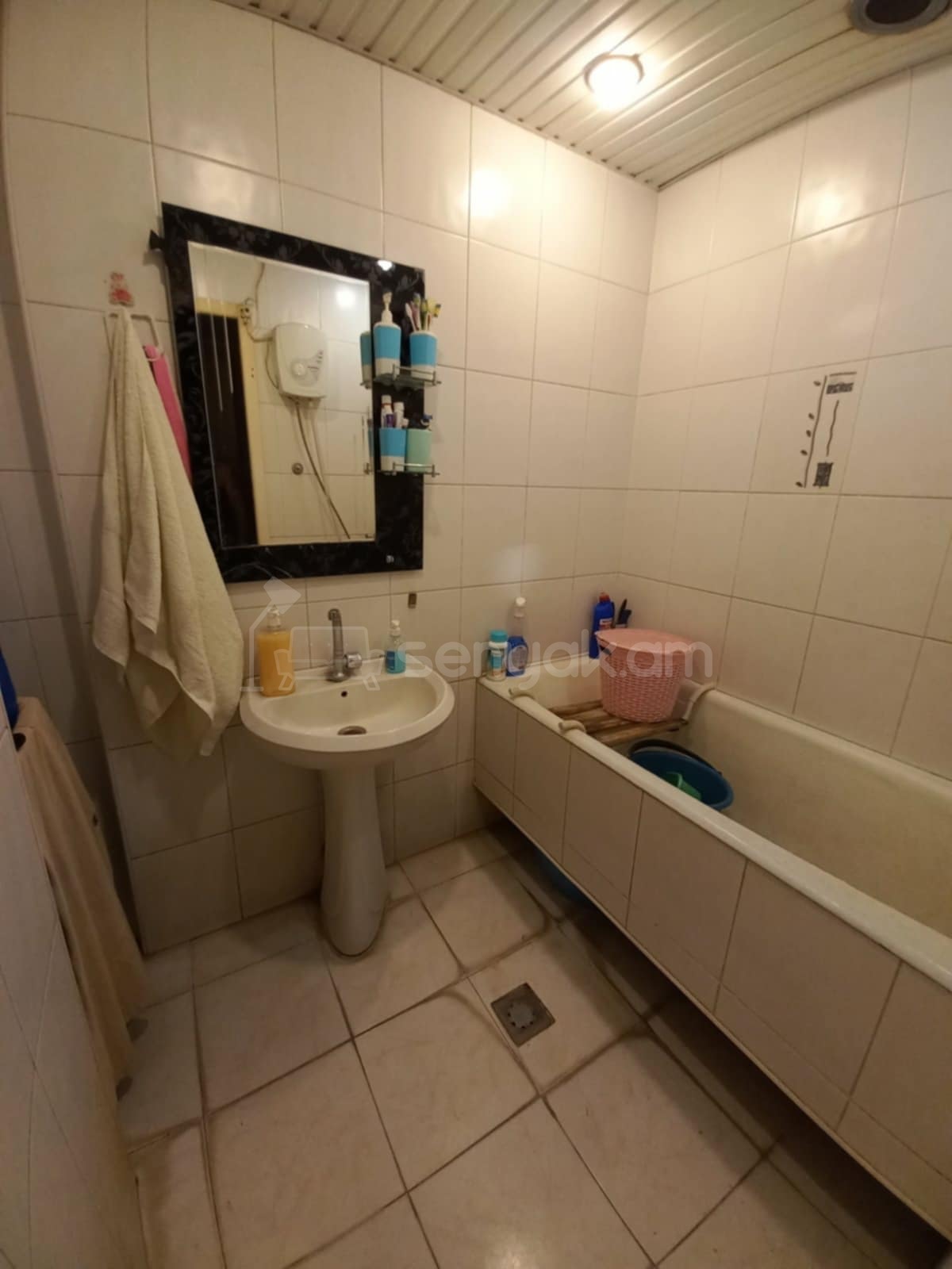 3 Սենյականոց Բնակարան, 77քմ, 1/9 հարկ, Պետական Վիճակում