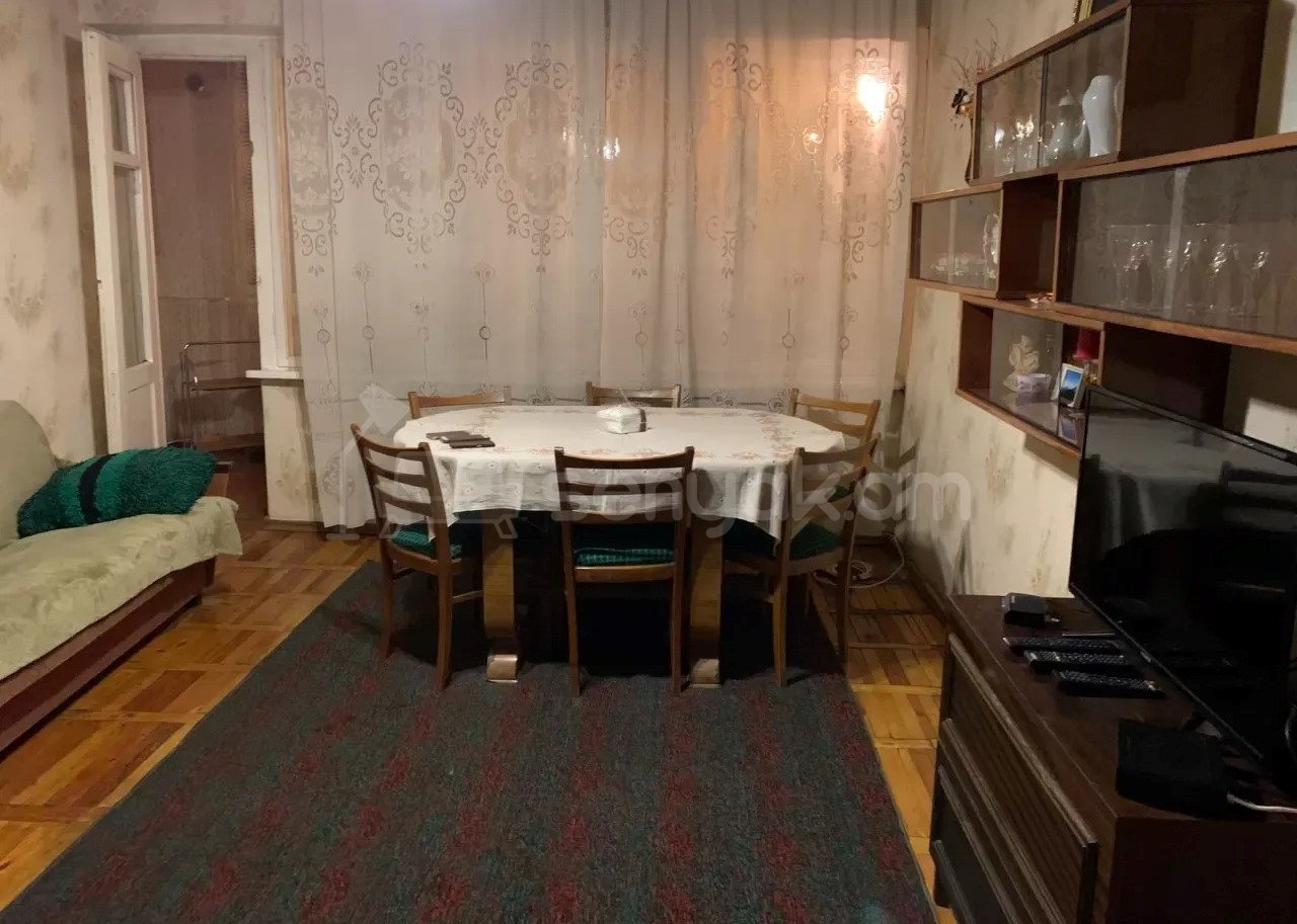 1 Սենյականոց Բնակարան Քարե Շենքում, 47քմ, 1/5 հարկ, Պետական Վիճակում