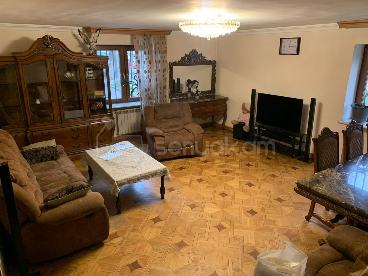 3 Սենյականոց Բնակարան Քարե Շենքում, 105քմ, 2/5 հարկ, Կապիտալ Վերանորոգված, Կահավորված, Արևկող