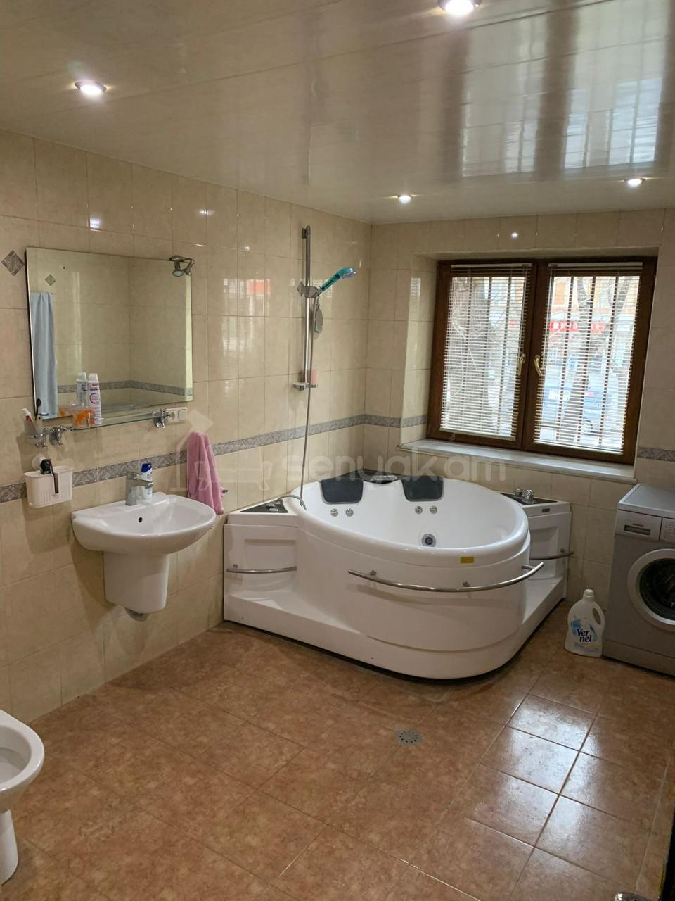 3 Սենյականոց Բնակարան Քարե Շենքում, 105քմ, 2/5 հարկ, Կապիտալ Վերանորոգված, Կահավորված, Արևկող