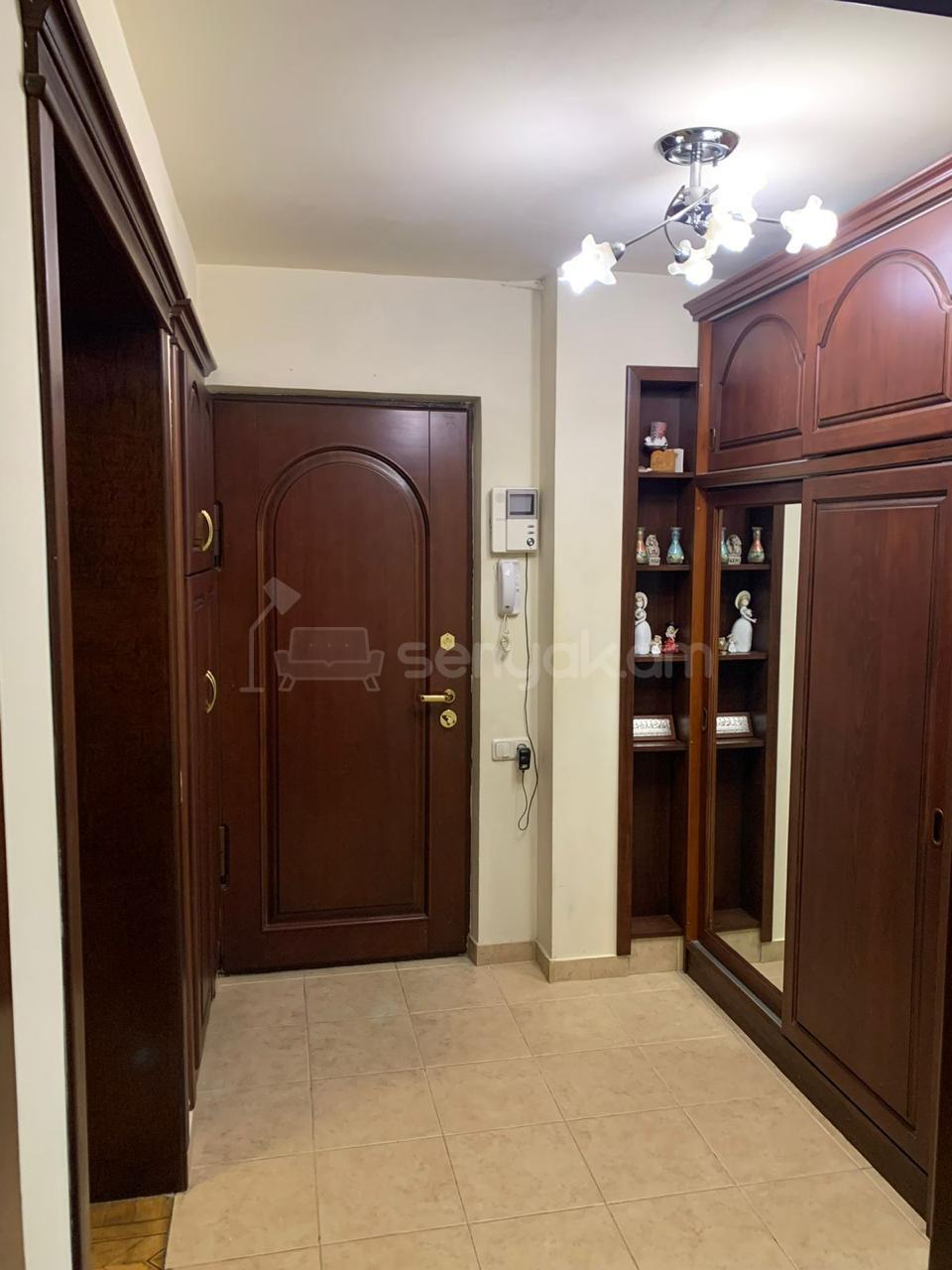 3 Սենյականոց Բնակարան Քարե Շենքում, 105քմ, 2/5 հարկ, Կապիտալ Վերանորոգված, Կահավորված, Արևկող