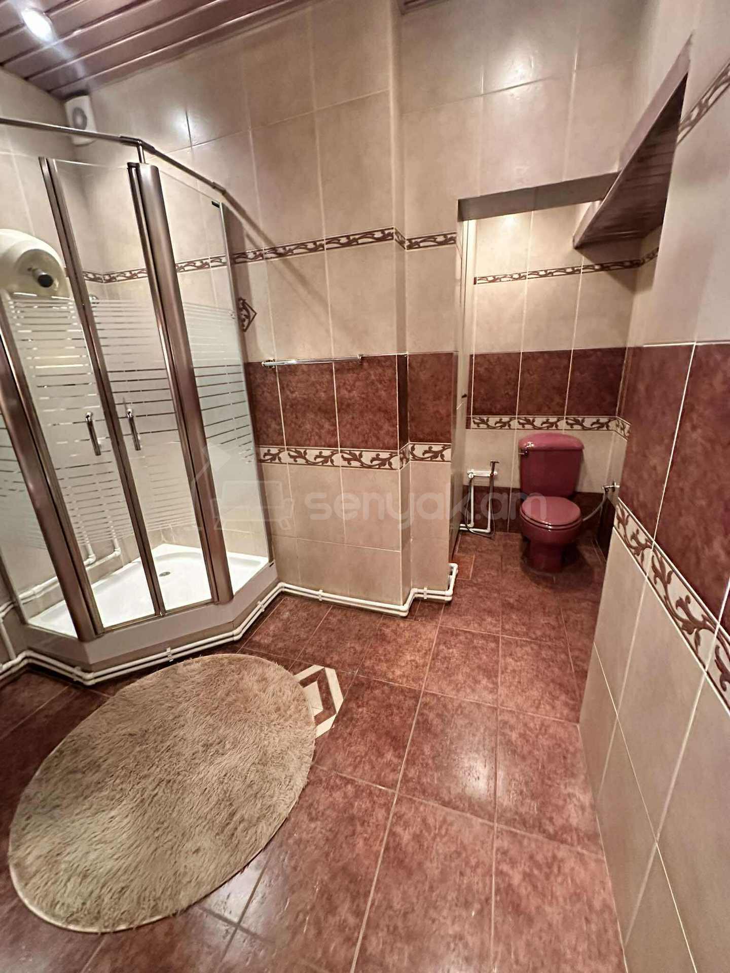 5 Սենյականոց Բնակարան Քարե Շենքում, 275քմ, 5/6 հարկ, Կապիտալ Վերանորոգված