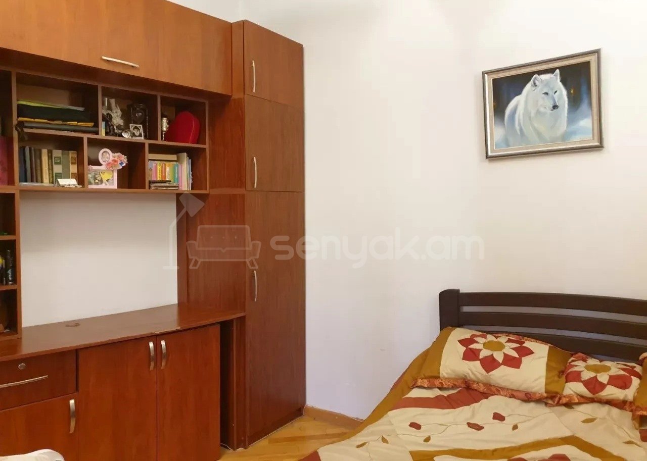5 Սենյականոց Բնակարան Քարե Շենքում, 140քմ, 3/3 հարկ, Կապիտալ Վերանորոգված