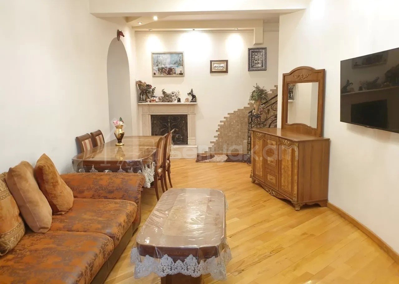 5 Սենյականոց Բնակարան Քարե Շենքում, 140քմ, 3/3 հարկ, Կապիտալ Վերանորոգված