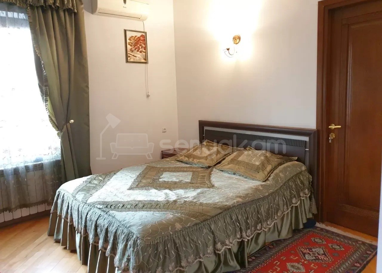 5 Սենյականոց Բնակարան Քարե Շենքում, 140քմ, 3/3 հարկ, Կապիտալ Վերանորոգված