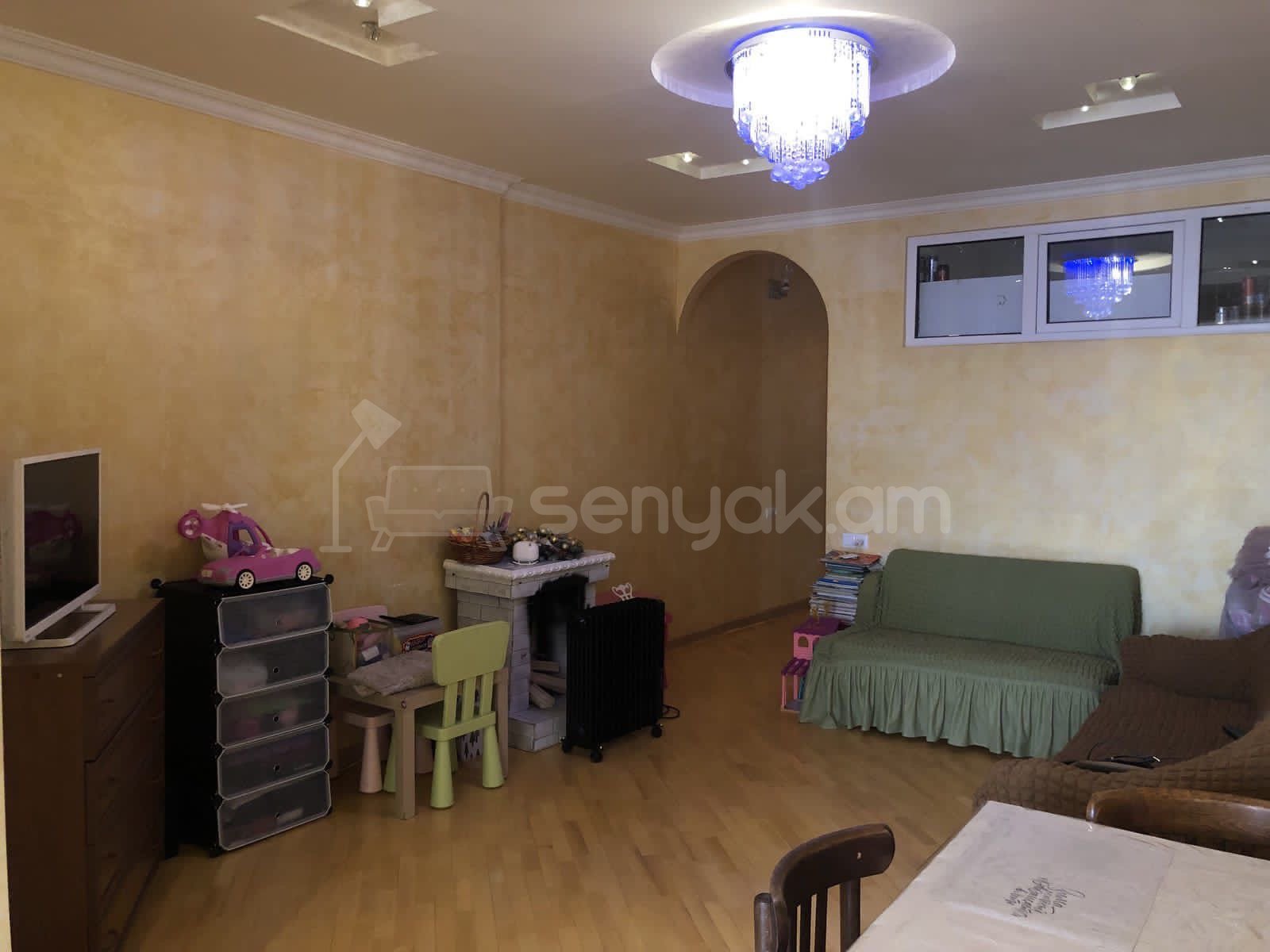 3 Սենյականոց Բնակարան Քարե Շենքում, 64քմ, 1/2 հարկ, Կապիտալ Վերանորոգված, Կահավորված, Արևկող