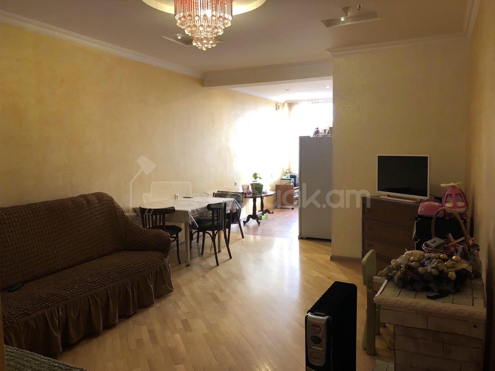 3 Սենյականոց Բնակարան Քարե Շենքում, 64քմ, 1/2 հարկ, Կապիտալ Վերանորոգված, Կահավորված, Արևկող
