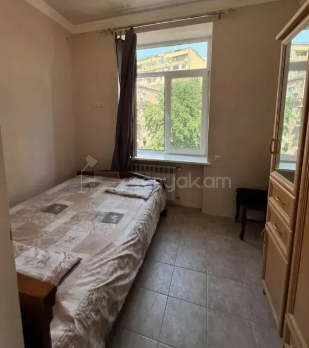 2 Սենյականոց Բնակարան Քարե Շենքում, 40քմ, 4/5 հարկ, Նորմալ Վիճակում, Կահավորված, Արևկող