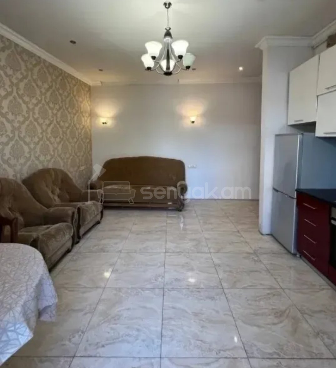 2 Սենյականոց Բնակարան Քարե Շենքում, 40քմ, 4/5 հարկ, Նորմալ Վիճակում, Կահավորված, Արևկող