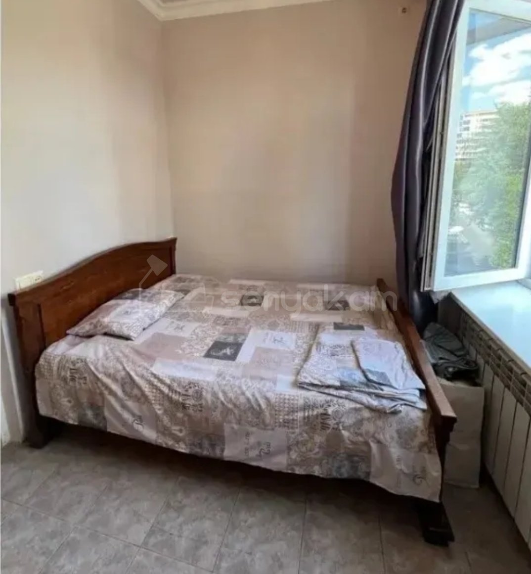 2 Սենյականոց Բնակարան Քարե Շենքում, 40քմ, 4/5 հարկ, Նորմալ Վիճակում, Կահավորված, Արևկող