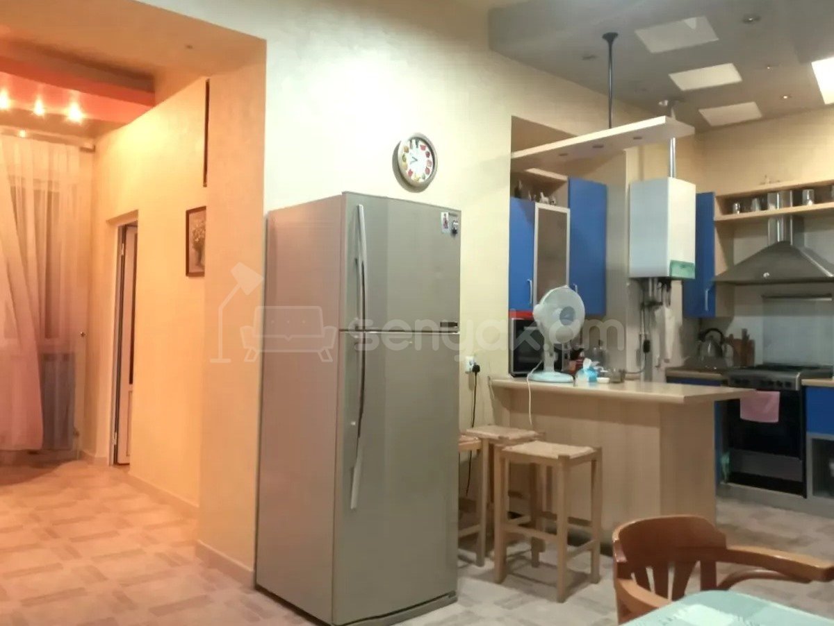 5 Սենյականոց Բնակարան Քարե Շենքում, 130քմ, 2/3 հարկ, Կապիտալ Վերանորոգված
