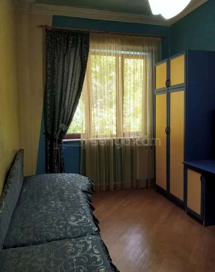 5 Սենյականոց Բնակարան Քարե Շենքում, 130քմ, 2/3 հարկ, Կապիտալ Վերանորոգված