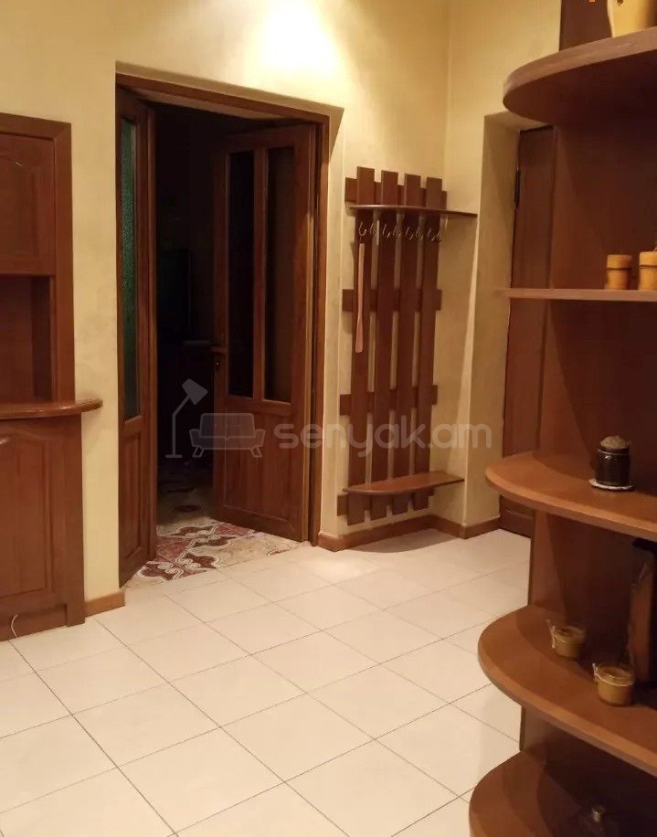 5 Սենյականոց Բնակարան Քարե Շենքում, 130քմ, 2/3 հարկ, Կապիտալ Վերանորոգված