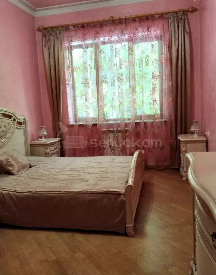 5 Սենյականոց Բնակարան Քարե Շենքում, 130քմ, 2/3 հարկ, Կապիտալ Վերանորոգված