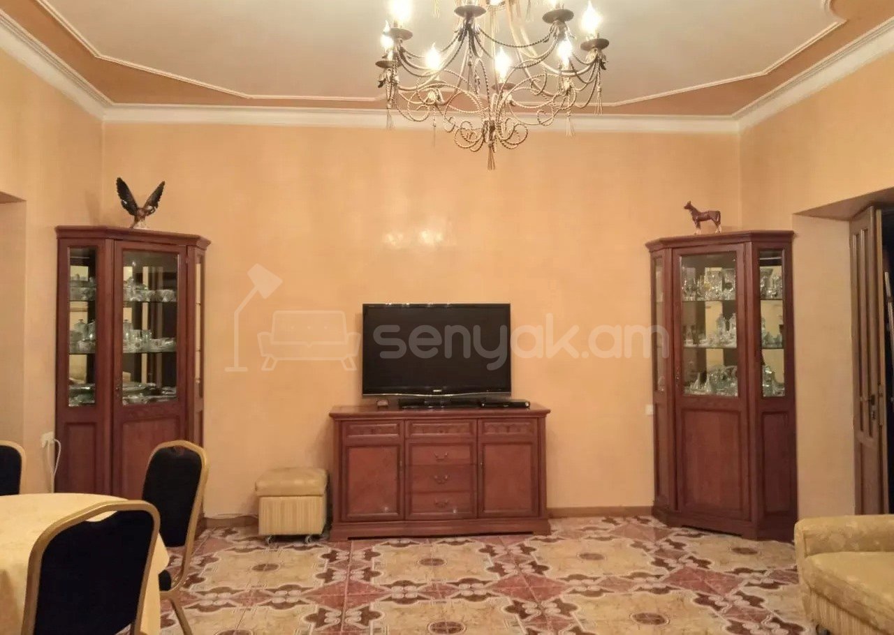 5 Սենյականոց Բնակարան Քարե Շենքում, 130քմ, 2/3 հարկ, Կապիտալ Վերանորոգված