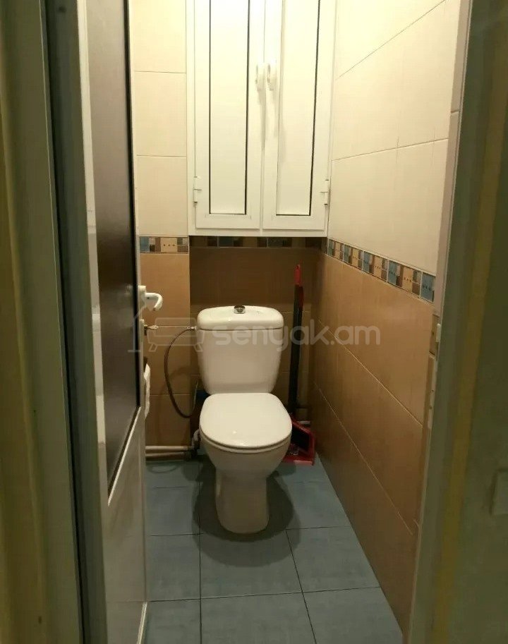 5 Սենյականոց Բնակարան Քարե Շենքում, 130քմ, 2/3 հարկ, Կապիտալ Վերանորոգված