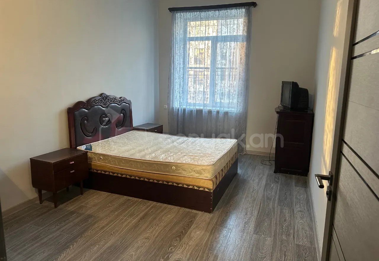 2 Սենյականոց Բնակարան Քարե Շենքում, 67քմ, 2/5 հարկ, Կոսմետիկ Վերանորոգված, Կահավորված