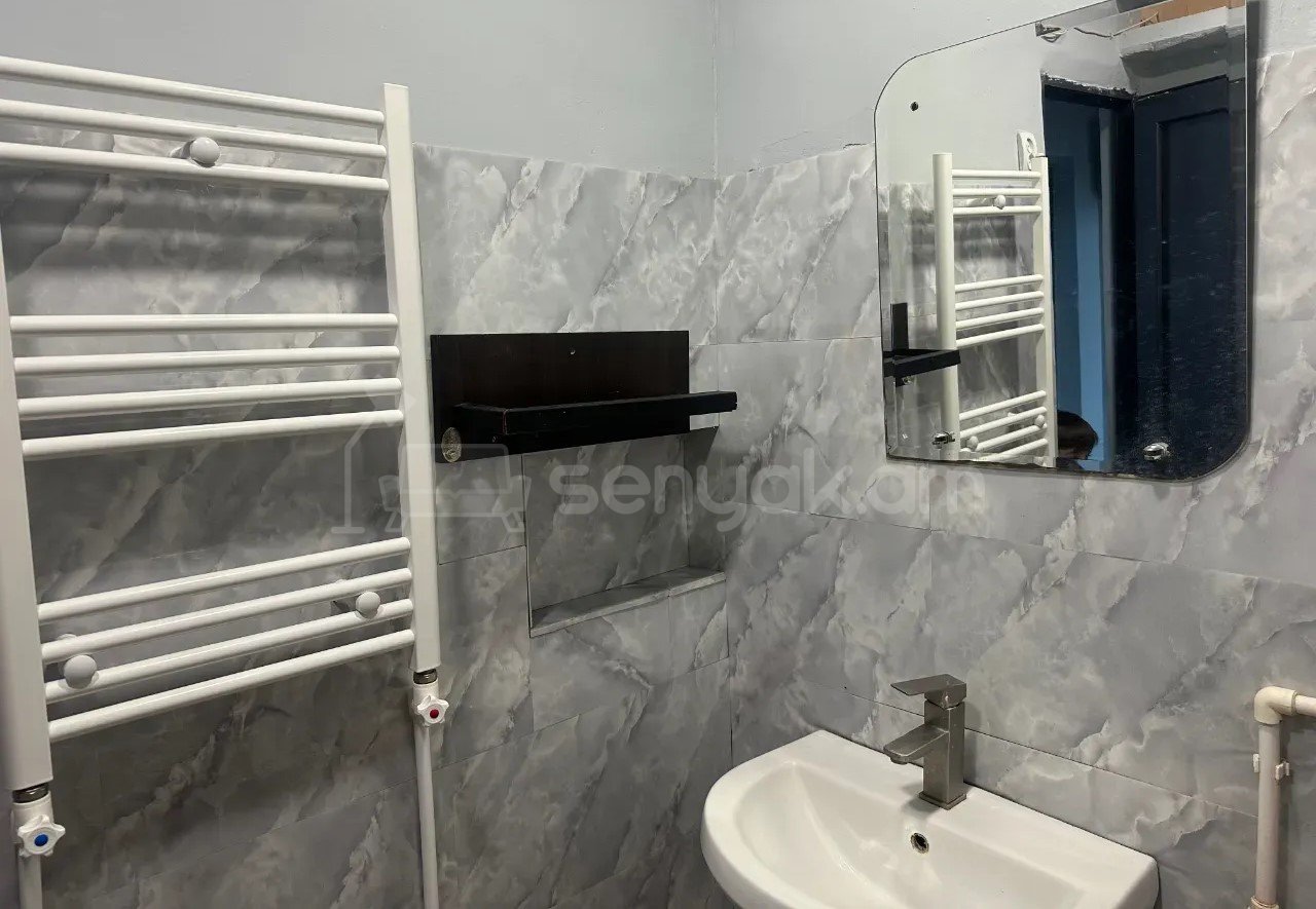 2 Սենյականոց Բնակարան Քարե Շենքում, 67քմ, 2/5 հարկ, Կոսմետիկ Վերանորոգված, Կահավորված