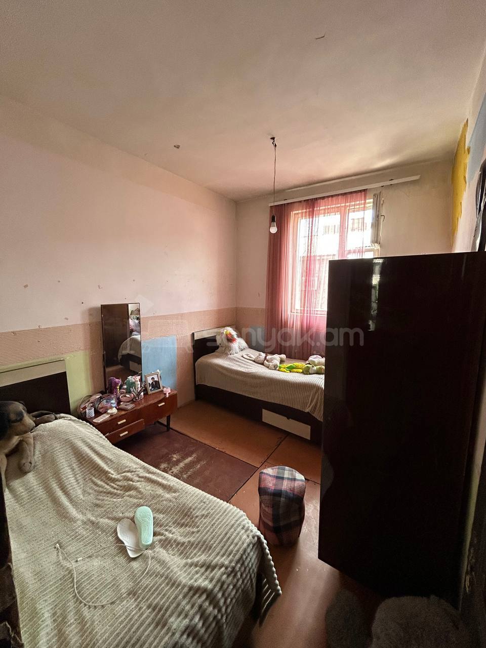 4 Սենյականոց Բնակարան Քարե Շենքում, 96քմ, 2/2 հարկ, Կոսմետիկ Վերանորոգված