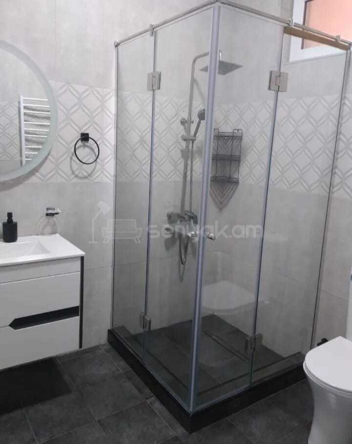 5 Սենյականոց Բնակարան Քարե Շենքում, 105քմ, 1/3 հարկ, Դիզայներական Վերանորոգված