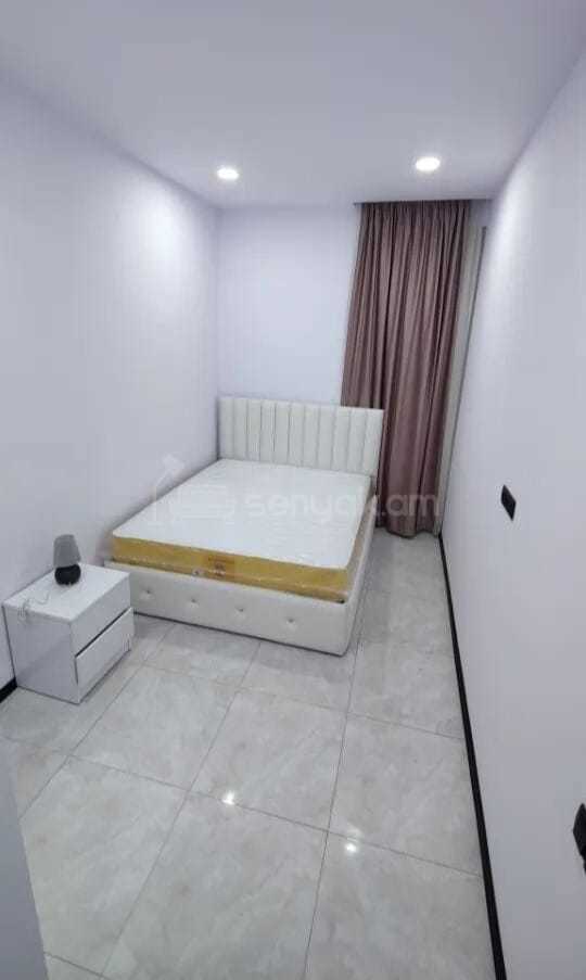 5 Սենյականոց Բնակարան Քարե Շենքում, 105քմ, 1/3 հարկ, Դիզայներական Վերանորոգված