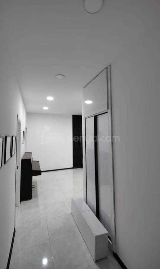 5 Սենյականոց Բնակարան Քարե Շենքում, 105քմ, 1/3 հարկ, Դիզայներական Վերանորոգված