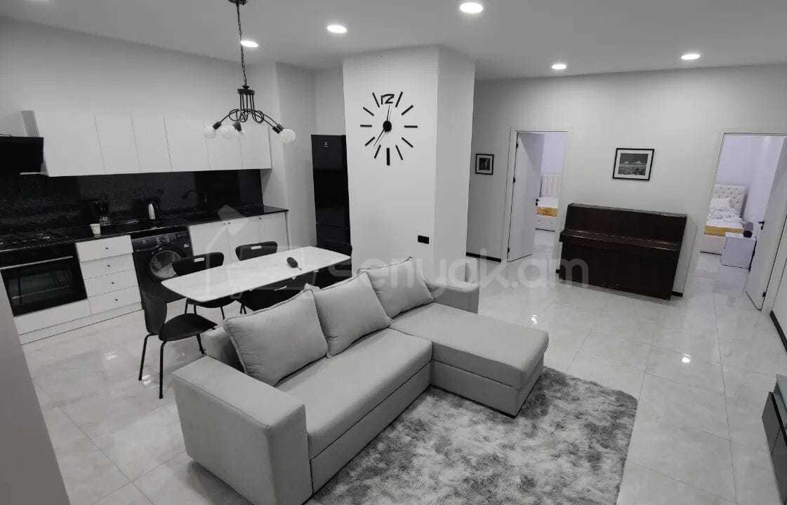 5 Սենյականոց Բնակարան Քարե Շենքում, 105քմ, 1/3 հարկ, Դիզայներական Վերանորոգված