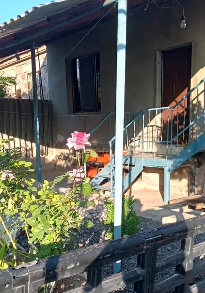 3 Սենյականոց Սեփական Տուն, 65քմ, Կոսմետիկ Վերանորոգված, Ավտոտնակով