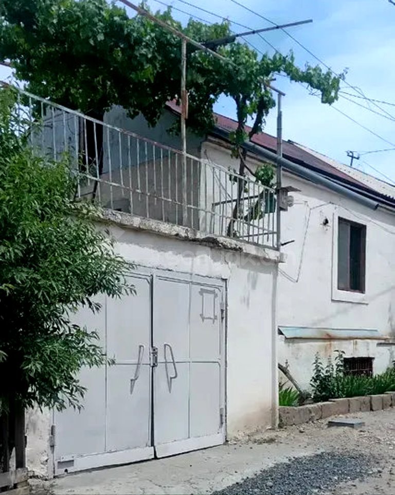 3 Սենյականոց Սեփական Տուն, 65քմ, Կոսմետիկ Վերանորոգված, Ավտոտնակով