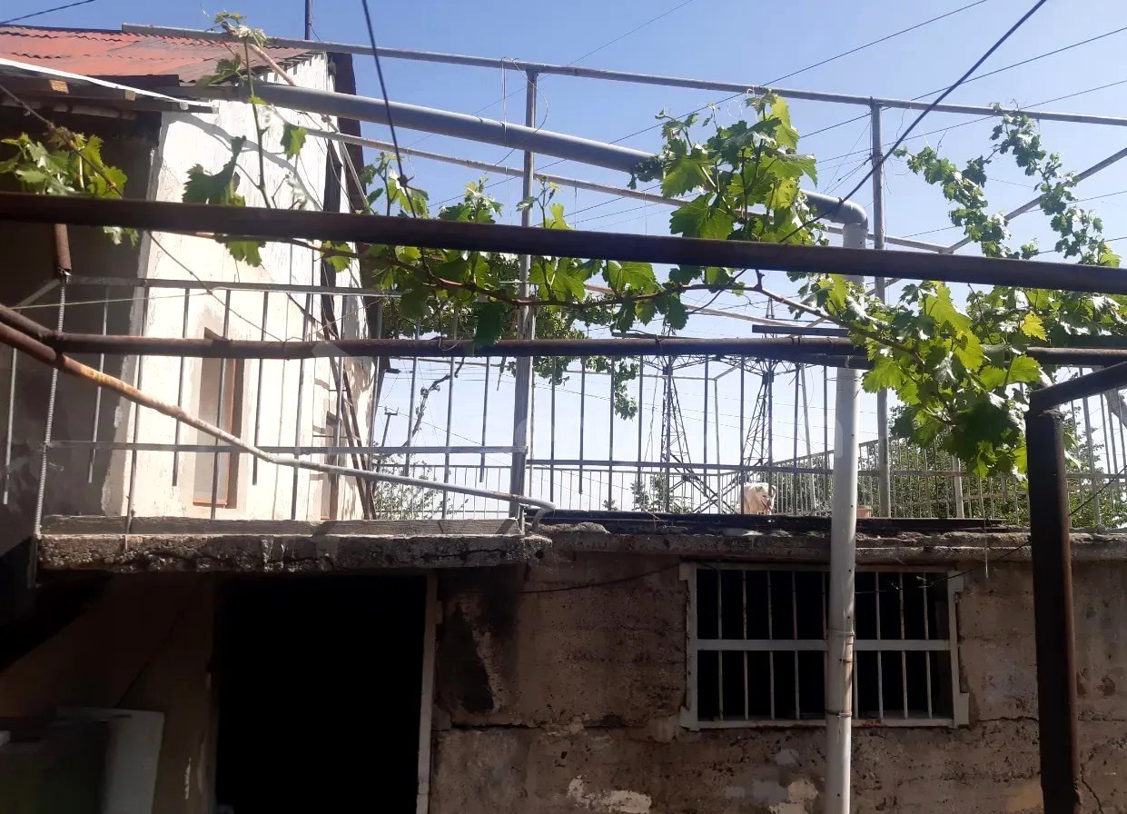 3 Սենյականոց Սեփական Տուն, 65քմ, Կոսմետիկ Վերանորոգված, Ավտոտնակով