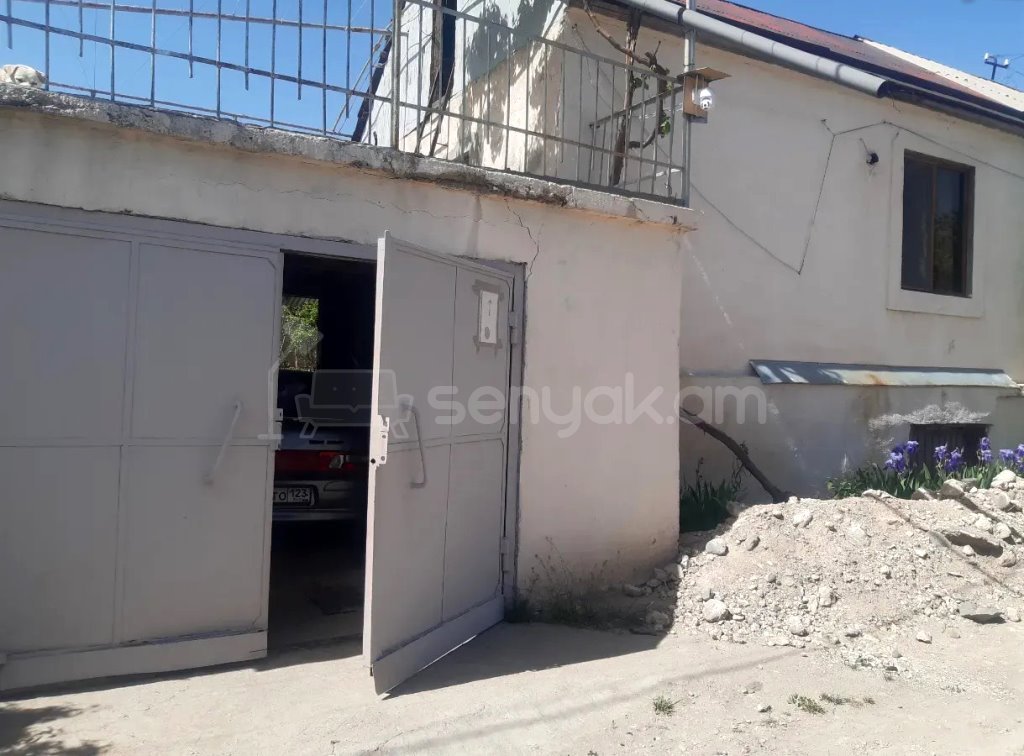 3 Սենյականոց Սեփական Տուն, 65քմ, Կոսմետիկ Վերանորոգված, Ավտոտնակով