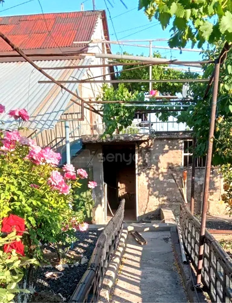 3 Սենյականոց Սեփական Տուն, 65քմ, Կոսմետիկ Վերանորոգված, Ավտոտնակով