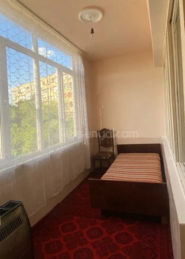 1 Սենյականոց Բնակարան Քարե Շենքում, 47քմ, 3/5 հարկ, Պետական Վիճակում