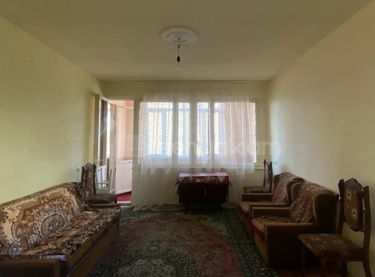 1 Սենյականոց Բնակարան Քարե Շենքում, 47քմ, 3/5 հարկ, Պետական Վիճակում
