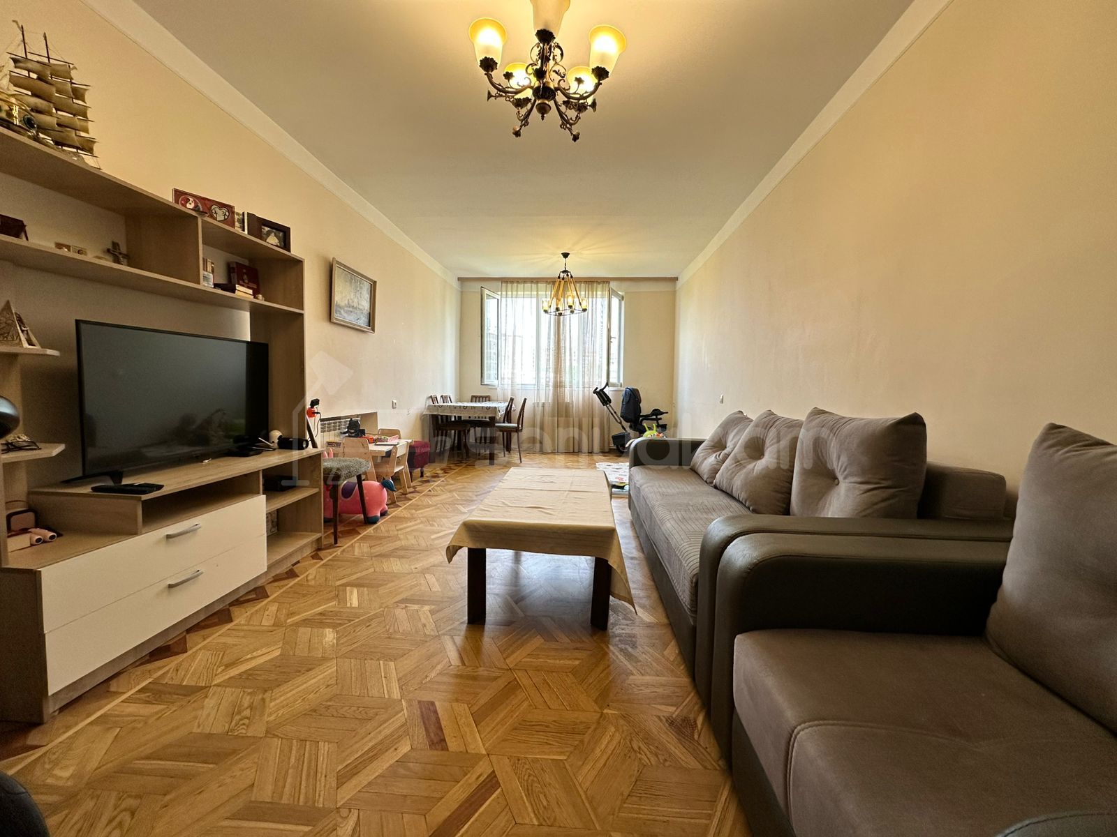 2 Սենյականոց Բնակարան Քարե Շենքում, 73քմ, 4/5 հարկ, Կապիտալ Վերանորոգված