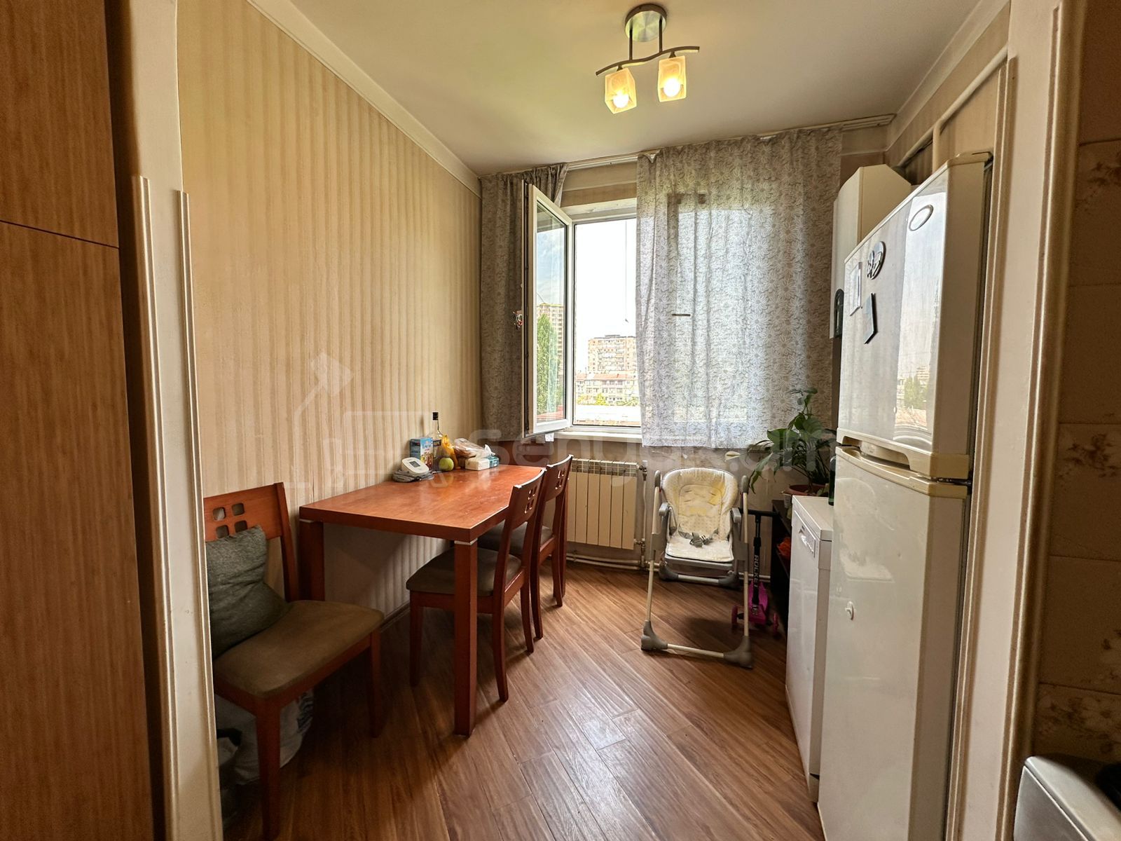 2 Սենյականոց Բնակարան Քարե Շենքում, 73քմ, 4/5 հարկ, Կապիտալ Վերանորոգված