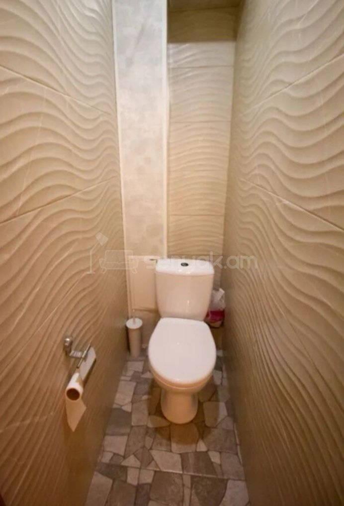 3 Սենյականոց Բնակարան Քարե Շենքում, 99քմ, 3/5 հարկ, Նորմալ Վիճակում