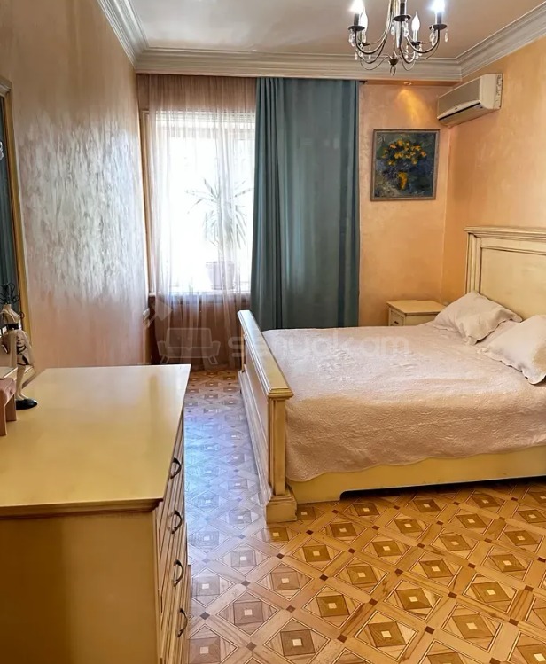 4 Սենյականոց Բնակարան Քարե Շենքում, 126քմ, 2/3 հարկ, Դիզայներական Վերանորոգված