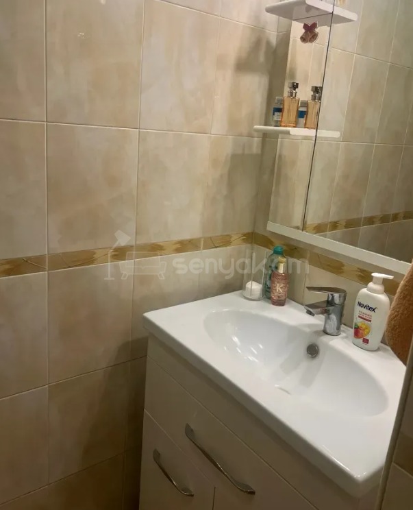 4 Սենյականոց Բնակարան Քարե Շենքում, 126քմ, 2/3 հարկ, Դիզայներական Վերանորոգված