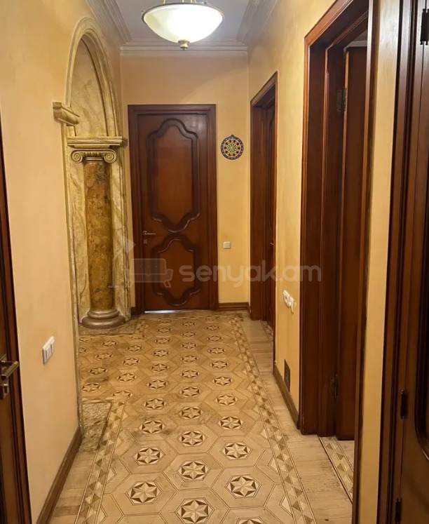 4 Սենյականոց Բնակարան Քարե Շենքում, 126քմ, 2/3 հարկ, Դիզայներական Վերանորոգված